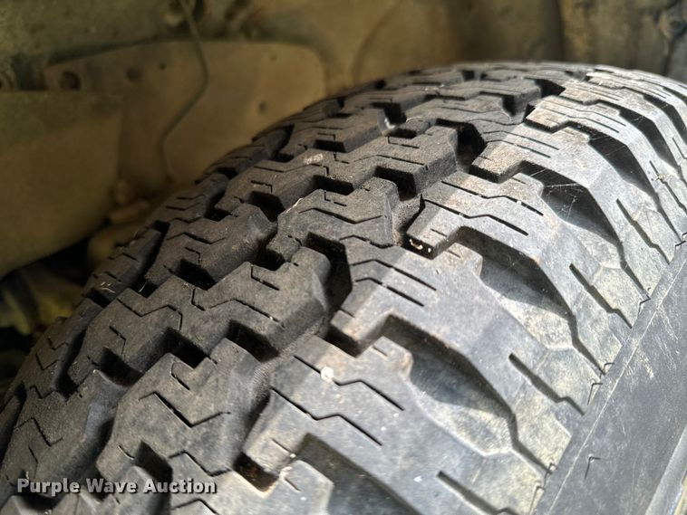 image for item DX0601 1988 Mitsubishi Mighty Max  pickup truck