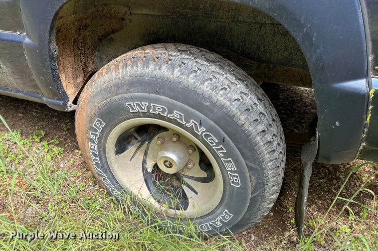 image for item DX0601 1988 Mitsubishi Mighty Max  pickup truck