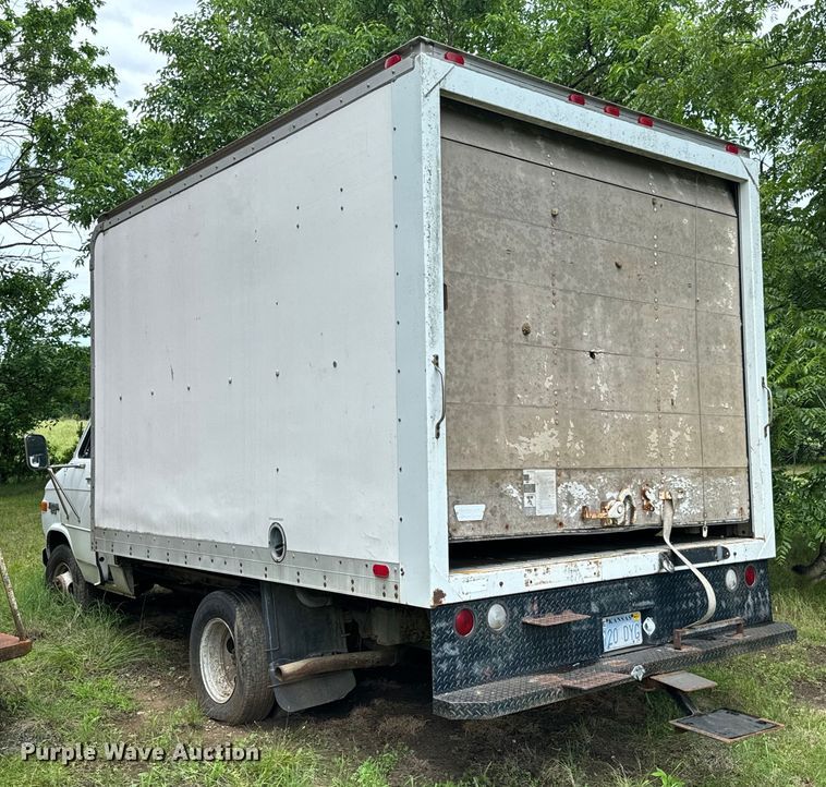 image for item DX0602 1994 Chevrolet 30 box truck