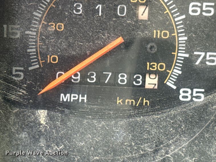 image for item DX0602 1994 Chevrolet 30 box truck