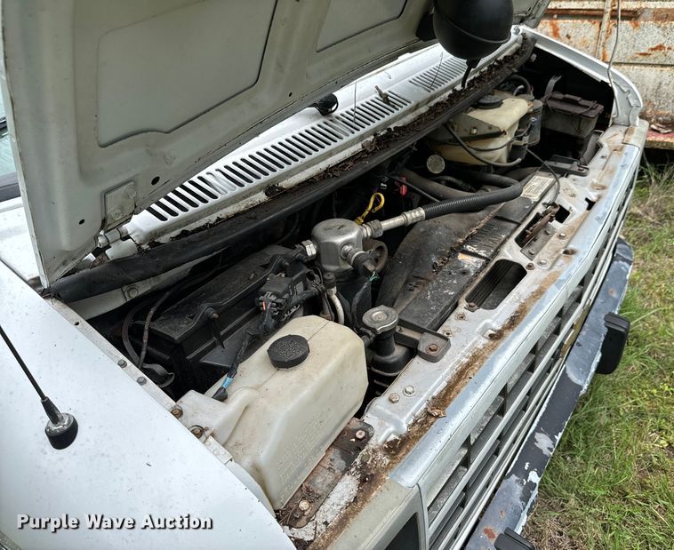 image for item DX0602 1994 Chevrolet 30 box truck