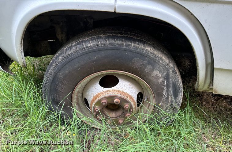 image for item DX0602 1994 Chevrolet 30 box truck