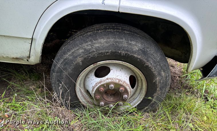 image for item DX0602 1994 Chevrolet 30 box truck