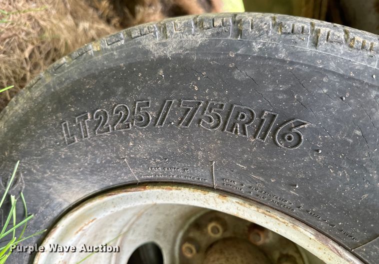 image for item DX0602 1994 Chevrolet 30 box truck