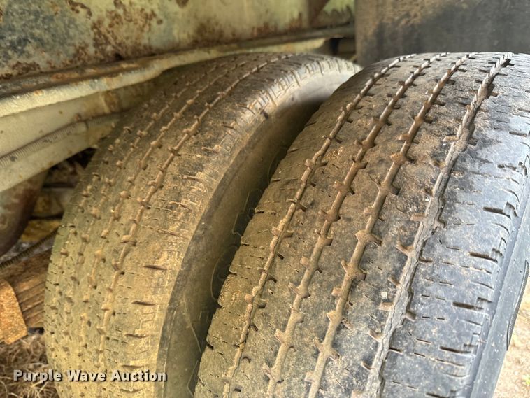 image for item DX0602 1994 Chevrolet 30 box truck