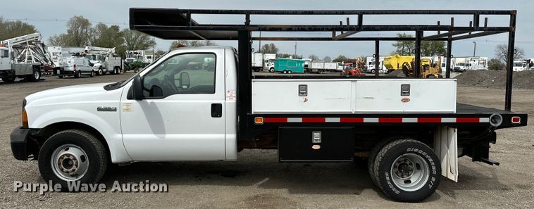 image for item EG1386 2006 Ford F350 Super Duty flatbed pickup truck