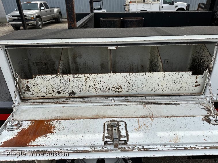 image for item EG1386 2006 Ford F350 Super Duty flatbed pickup truck