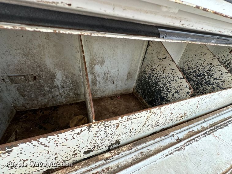 image for item EG1386 2006 Ford F350 Super Duty flatbed pickup truck