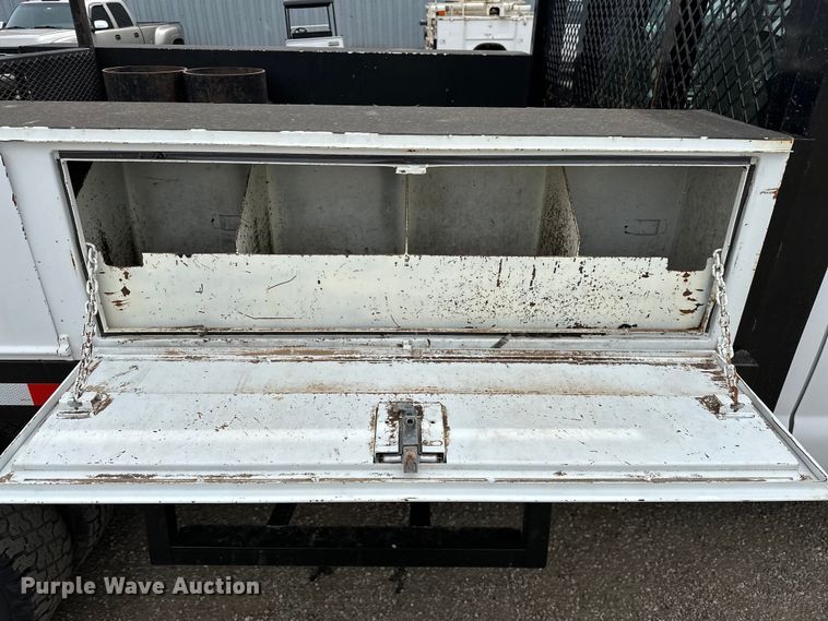 image for item EG1386 2006 Ford F350 Super Duty flatbed pickup truck