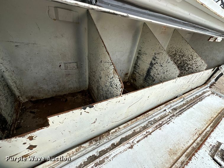 image for item EG1386 2006 Ford F350 Super Duty flatbed pickup truck