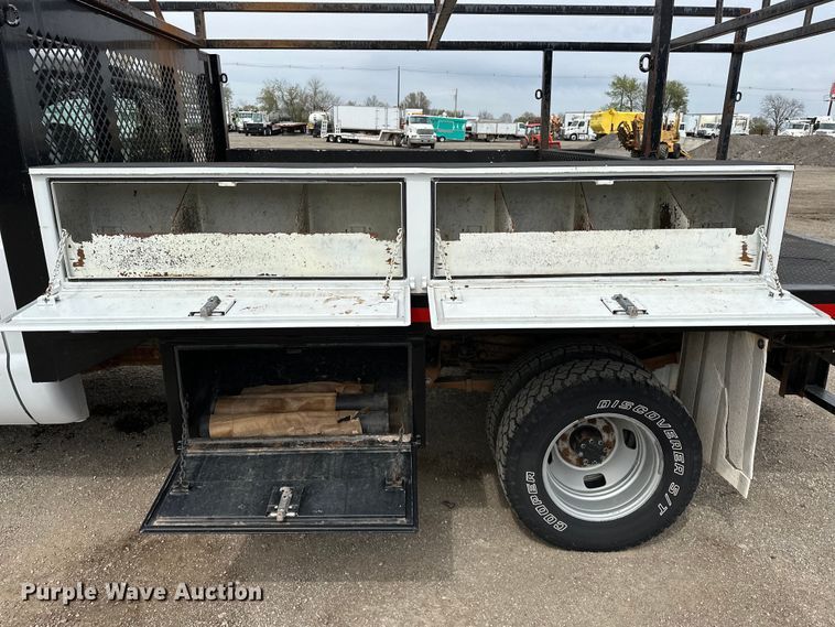 image for item EG1386 2006 Ford F350 Super Duty flatbed pickup truck