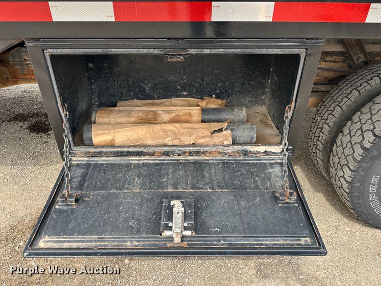 image for item EG1386 2006 Ford F350 Super Duty flatbed pickup truck