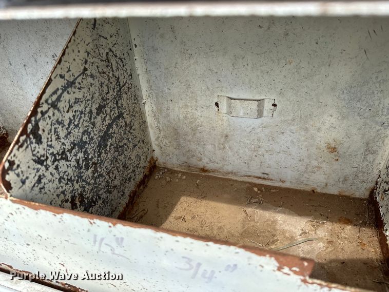 image for item EG1386 2006 Ford F350 Super Duty flatbed pickup truck