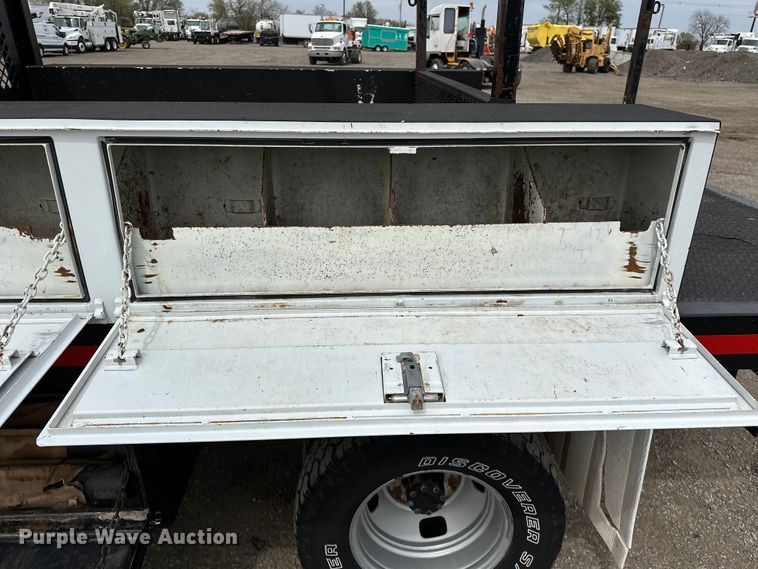 image for item EG1386 2006 Ford F350 Super Duty flatbed pickup truck