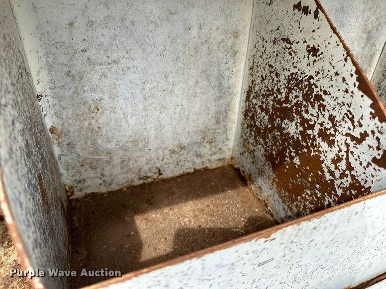 image for item EG1386 2006 Ford F350 Super Duty flatbed pickup truck