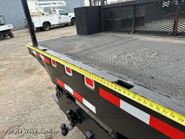 image for item EG1386 2006 Ford F350 Super Duty flatbed pickup truck