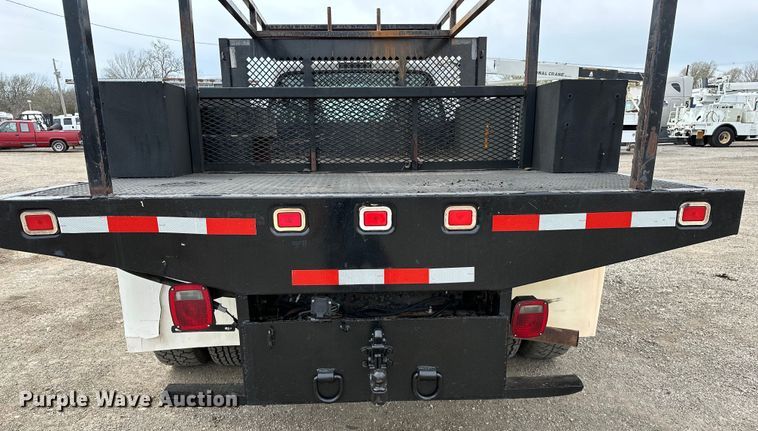 image for item EG1386 2006 Ford F350 Super Duty flatbed pickup truck