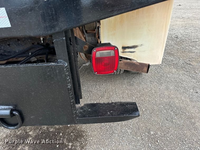 image for item EG1386 2006 Ford F350 Super Duty flatbed pickup truck