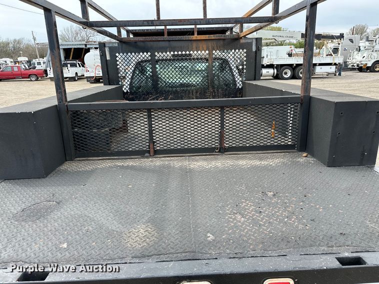 image for item EG1386 2006 Ford F350 Super Duty flatbed pickup truck