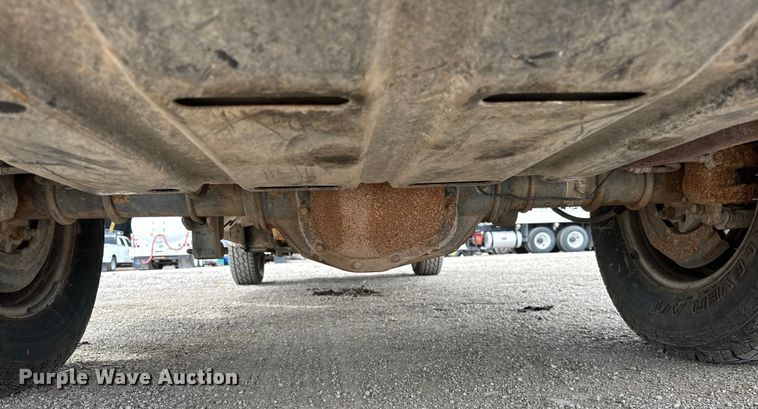 image for item EG1386 2006 Ford F350 Super Duty flatbed pickup truck