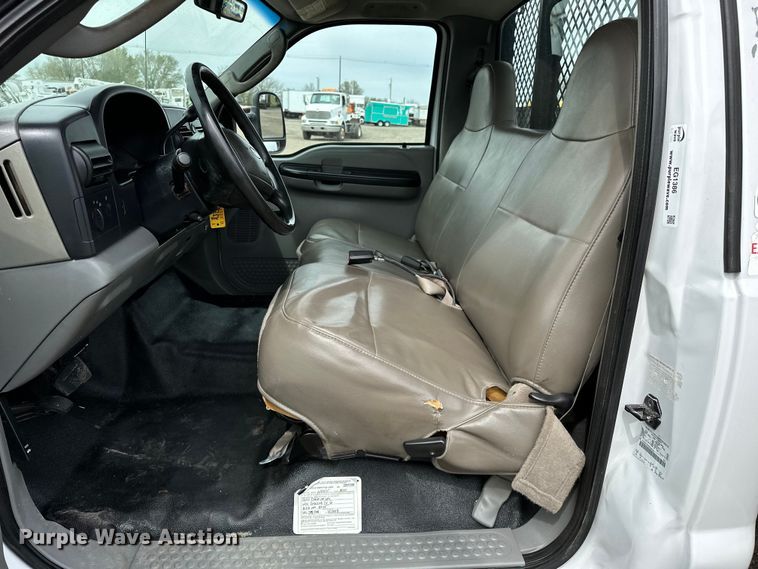 image for item EG1386 2006 Ford F350 Super Duty flatbed pickup truck