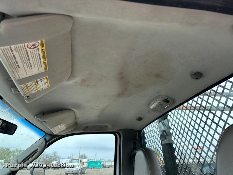 image for item EG1386 2006 Ford F350 Super Duty flatbed pickup truck