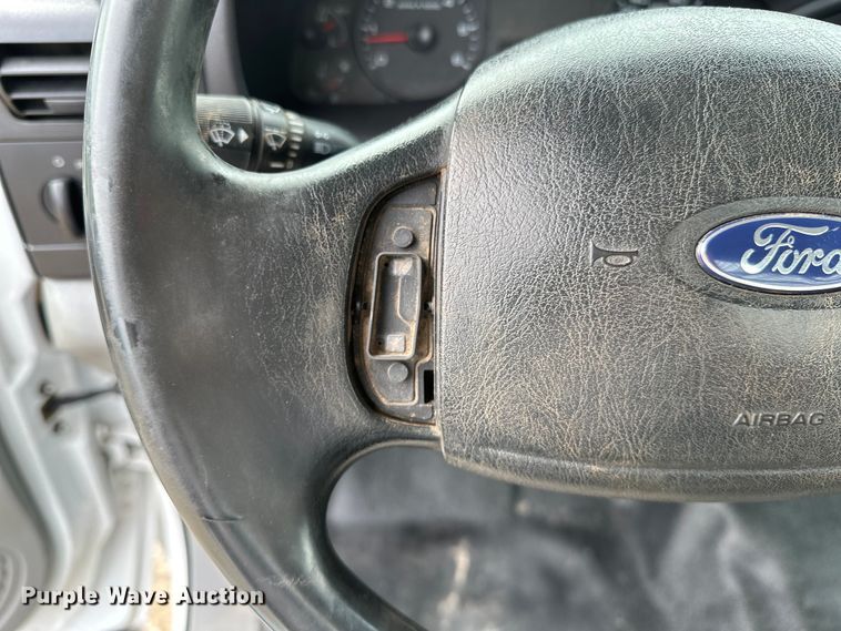 image for item EG1386 2006 Ford F350 Super Duty flatbed pickup truck