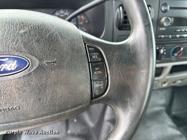 image for item EG1386 2006 Ford F350 Super Duty flatbed pickup truck