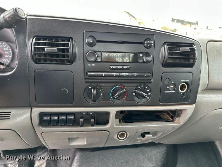 image for item EG1386 2006 Ford F350 Super Duty flatbed pickup truck