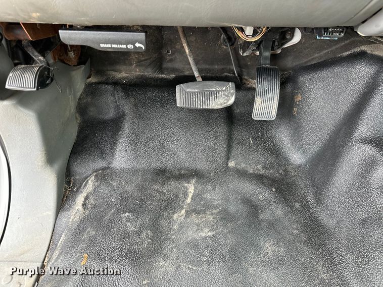 image for item EG1386 2006 Ford F350 Super Duty flatbed pickup truck