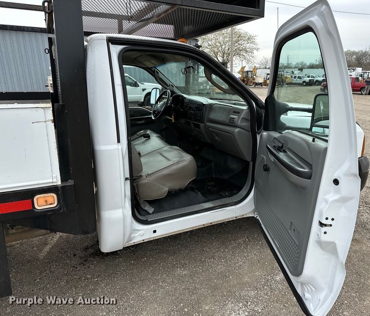 image for item EG1386 2006 Ford F350 Super Duty flatbed pickup truck