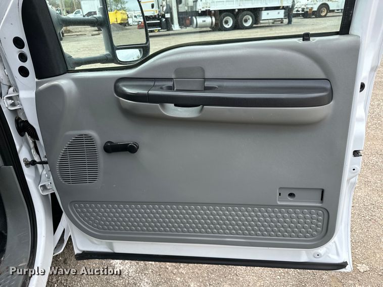 image for item EG1386 2006 Ford F350 Super Duty flatbed pickup truck