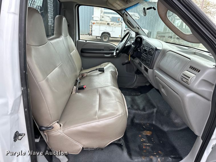 image for item EG1386 2006 Ford F350 Super Duty flatbed pickup truck