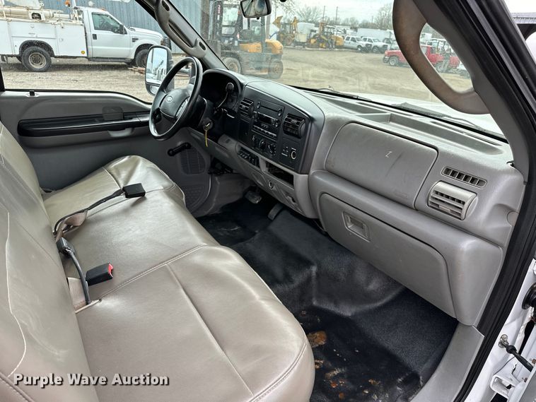 image for item EG1386 2006 Ford F350 Super Duty flatbed pickup truck