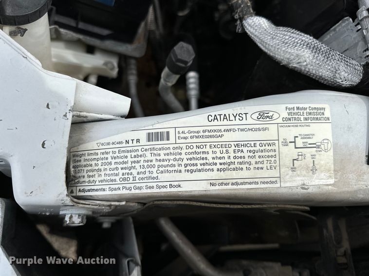 image for item EG1386 2006 Ford F350 Super Duty flatbed pickup truck