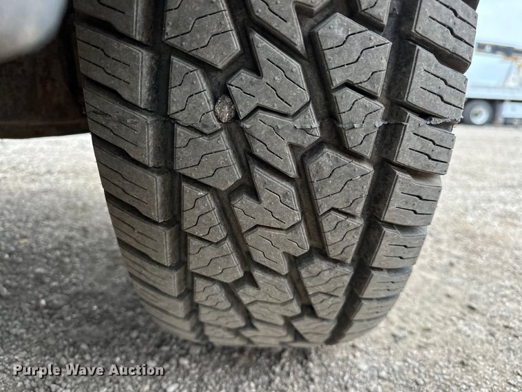 image for item EG1386 2006 Ford F350 Super Duty flatbed pickup truck