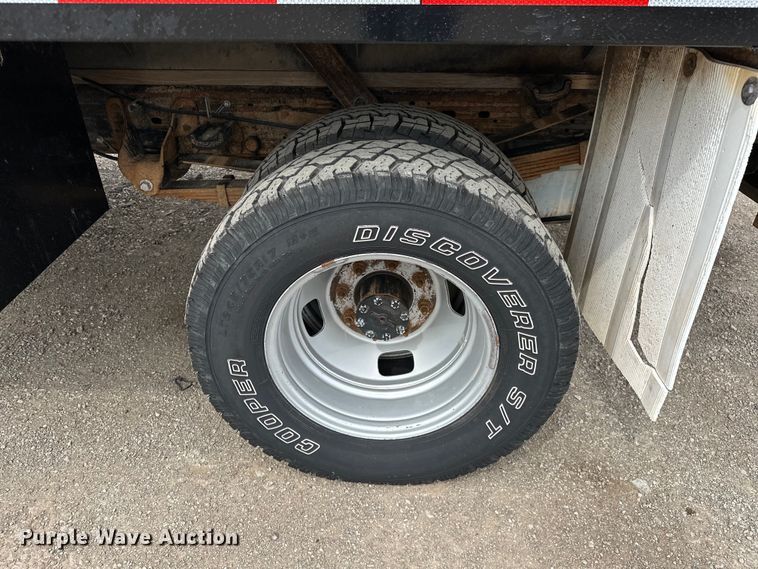 image for item EG1386 2006 Ford F350 Super Duty flatbed pickup truck