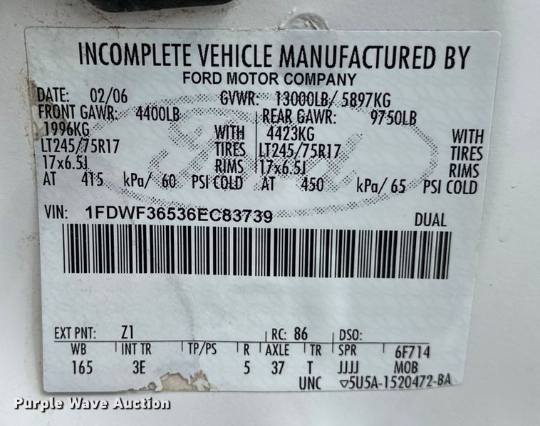 image for item EG1386 2006 Ford F350 Super Duty flatbed pickup truck