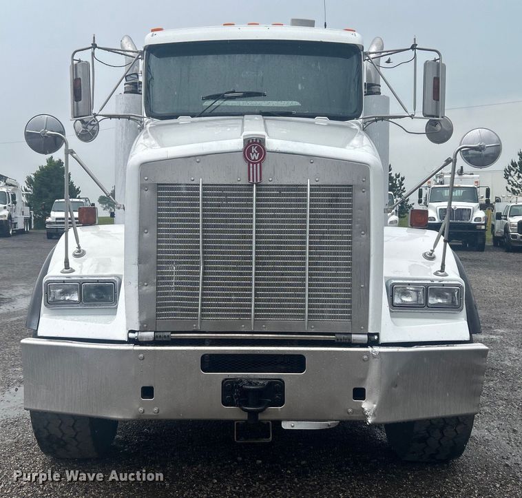 image for item EG1578 2006 Kenworth T800 fuel truck