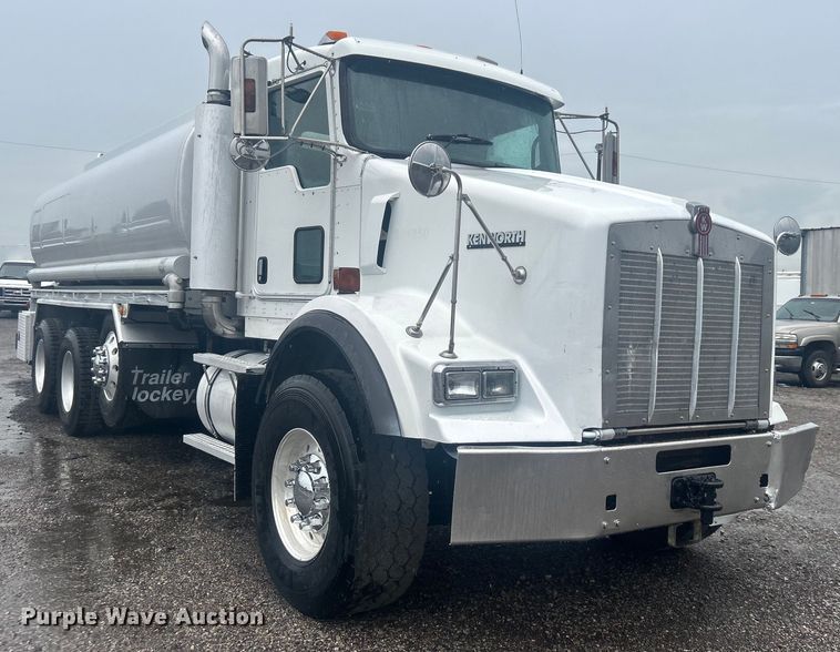 image for item EG1578 2006 Kenworth T800 fuel truck