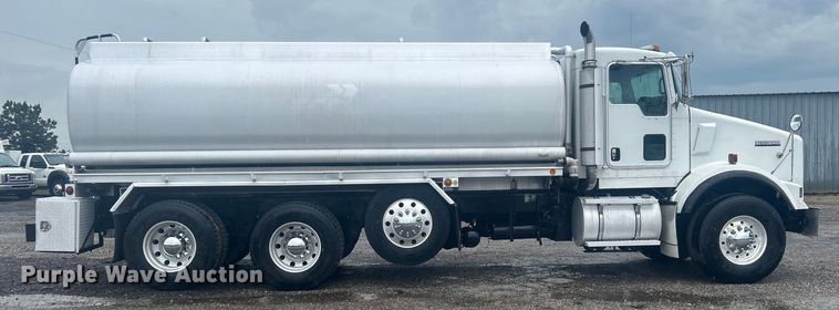 image for item EG1578 2006 Kenworth T800 fuel truck