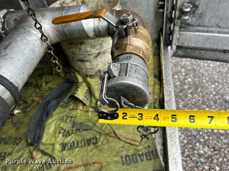 image for item EG1578 2006 Kenworth T800 fuel truck