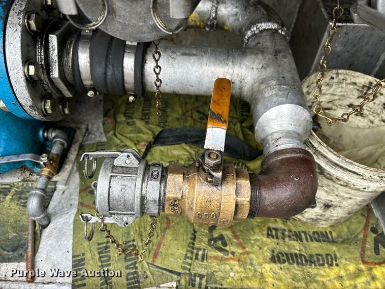 image for item EG1578 2006 Kenworth T800 fuel truck