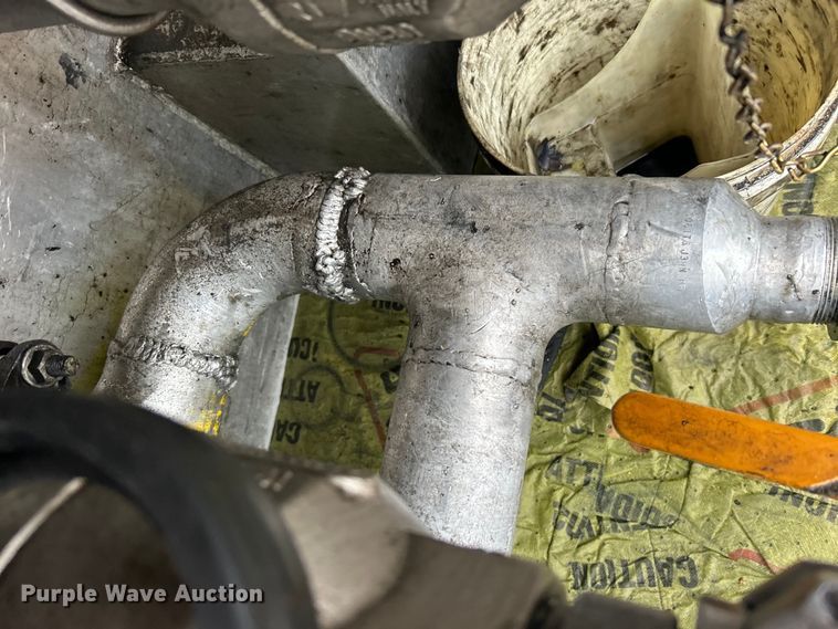 image for item EG1578 2006 Kenworth T800 fuel truck