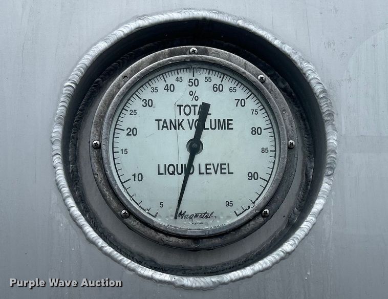 image for item EG1578 2006 Kenworth T800 fuel truck