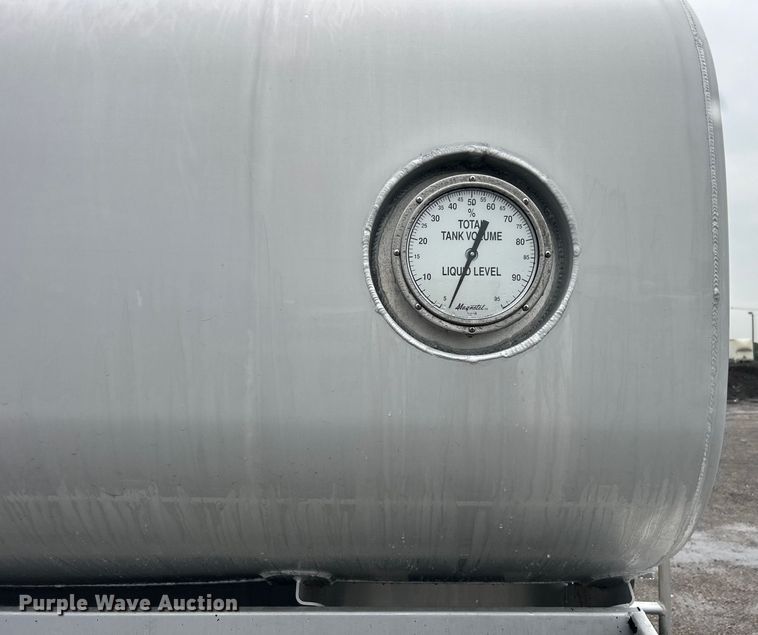 image for item EG1578 2006 Kenworth T800 fuel truck