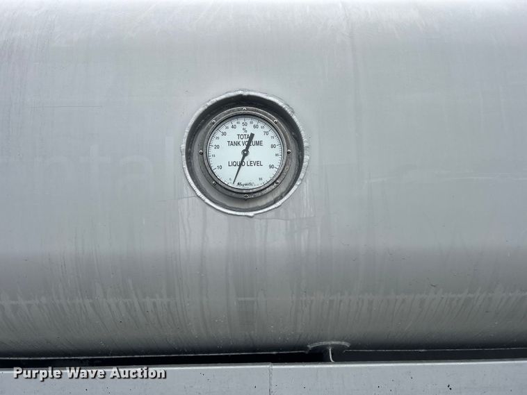 image for item EG1578 2006 Kenworth T800 fuel truck