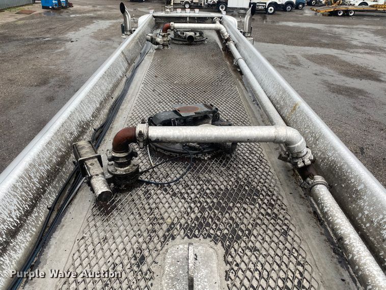 image for item EG1578 2006 Kenworth T800 fuel truck