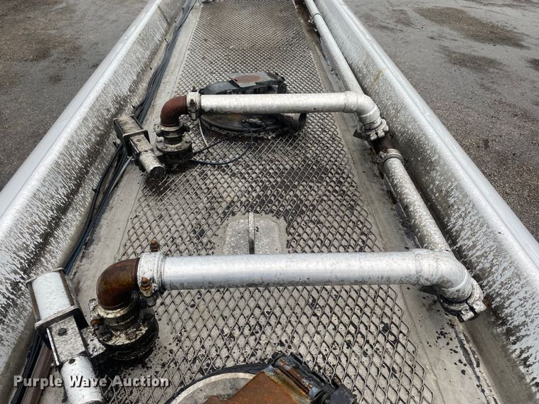 image for item EG1578 2006 Kenworth T800 fuel truck