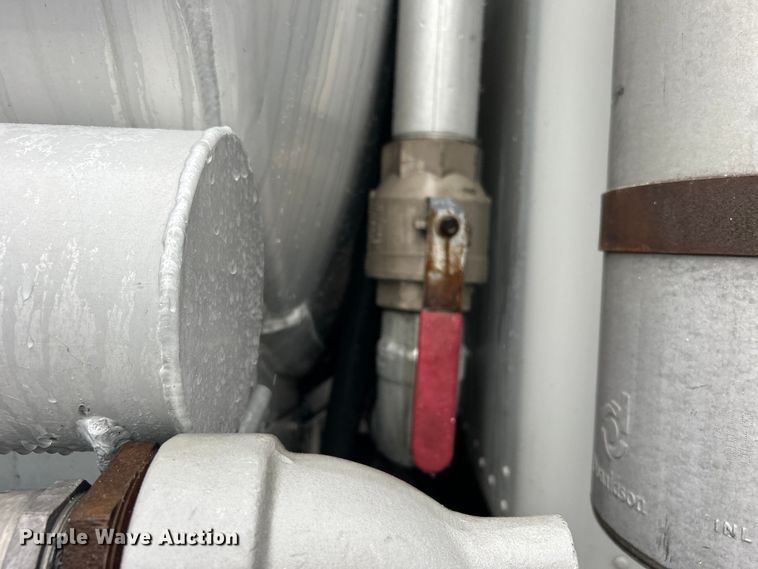 image for item EG1578 2006 Kenworth T800 fuel truck